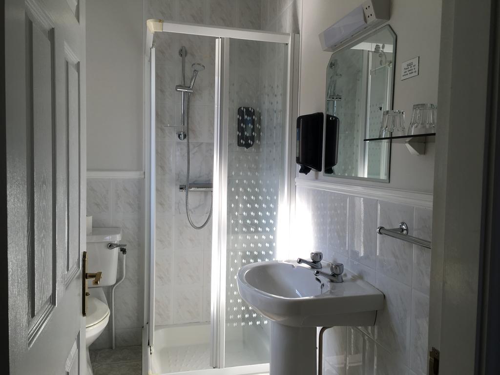 Westwinds Guestlodge Γκάλγουεϊ Εξωτερικό φωτογραφία